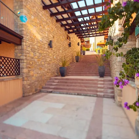 Lejlighedshotel Domina Borgo Degli Ulivi - Garda 4*